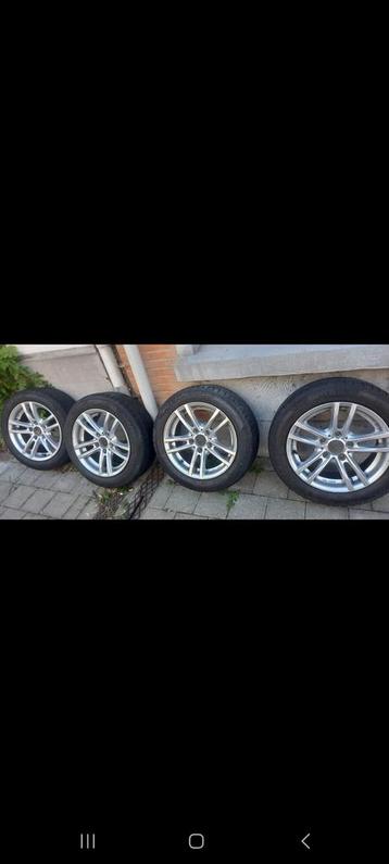 4 pneus avec jantes 16 pouces  beschikbaar voor biedingen