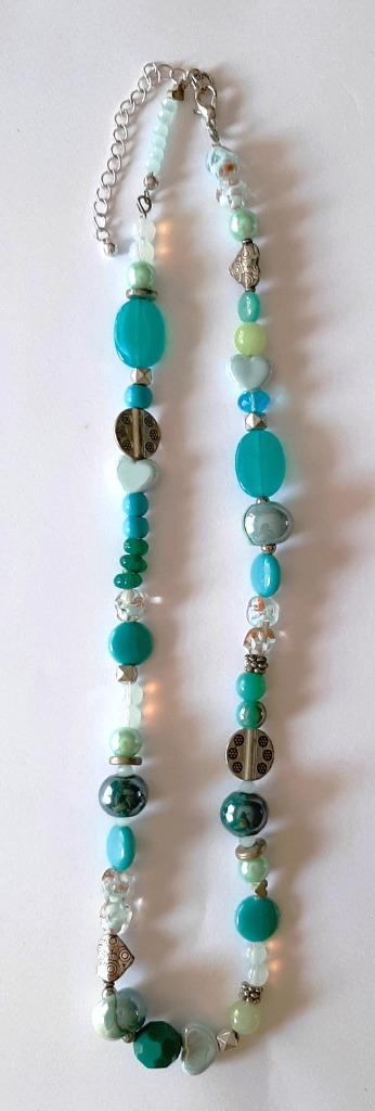 Te koop: Nieuw, uniek!! Mooi turquoise ketting., Handtassen en Accessoires, Kettingen, Nieuw, Overige materialen, Goud, Met strass