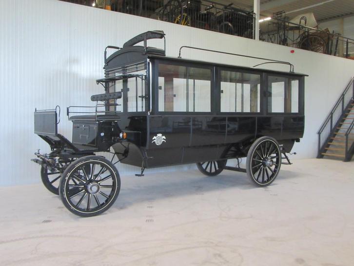 Rijtuig Omnibus in zeer nette staat. Banken 4,5 meter lang, Dieren en Toebehoren, Rijtuigen en Koetsen, Gebruikt, Overige typen