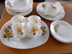 JAJ Pyrex made in England serviesje Retro met bloemmotief, Ophalen of Verzenden