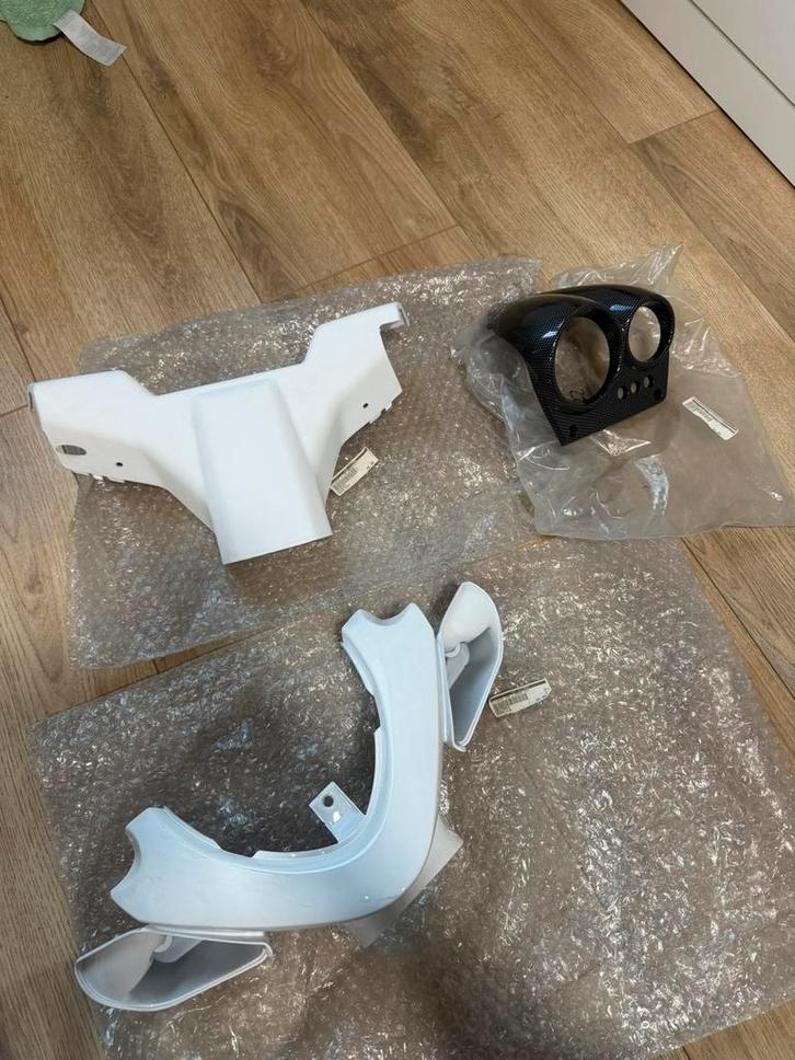 Yamaha Aerox Stuurkappen SET NIEUW Wit Carbon, Vélos & Vélomoteurs, Pièces de cyclomoteur | Général, Capot, Enlèvement