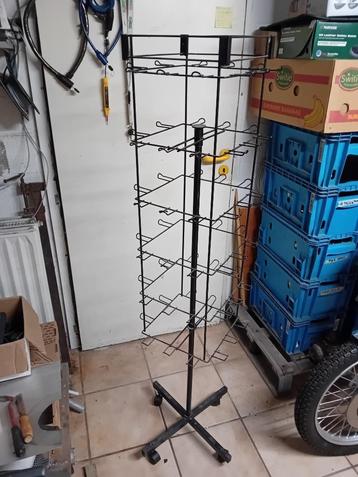 Présentoir de magasin  beschikbaar voor biedingen