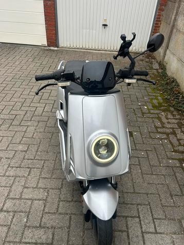 Elektrische scooter beschikbaar voor biedingen
