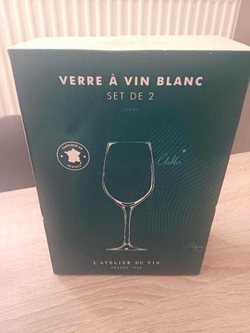 Witte wijnglazen beschikbaar voor biedingen