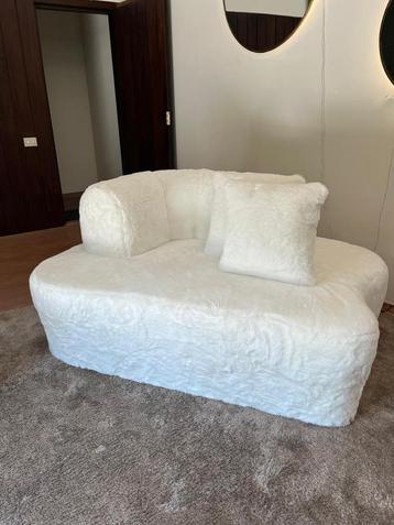 NIEUW witte knusse fauteuil — waarde 1200€, prijs 300€ beschikbaar voor biedingen