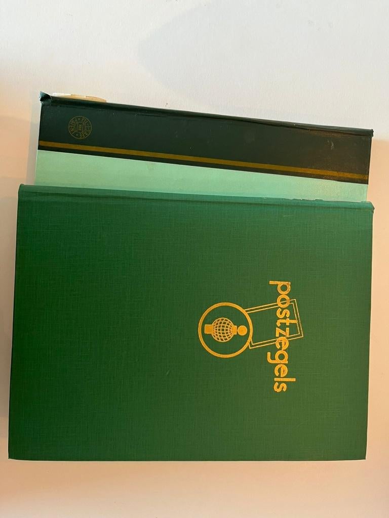 2 postzegelalbums zuid Afrika en wereld, Timbres & Monnaies, Timbres | Albums complets & Collections, Enlèvement ou Envoi