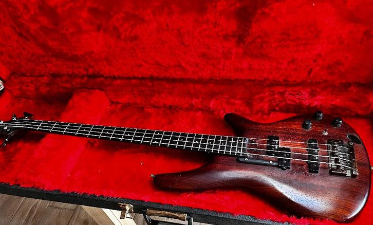 Basse Ibanez SR1500 + case, Musique & Instruments, Instruments à corde | Guitares | Basses, Comme neuf, Électrique, Enlèvement