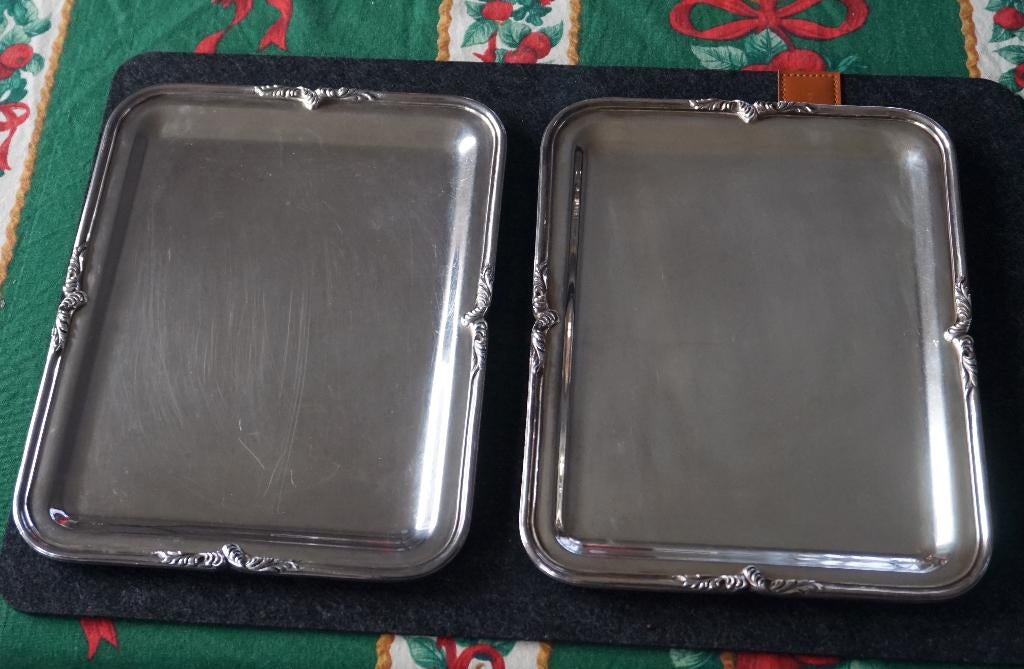 Paar Bruno Wiskemann verzilverde dienbladen, Antiek en Kunst, Antiek | Zilver en Goud, Zilver, Ophalen of Verzenden