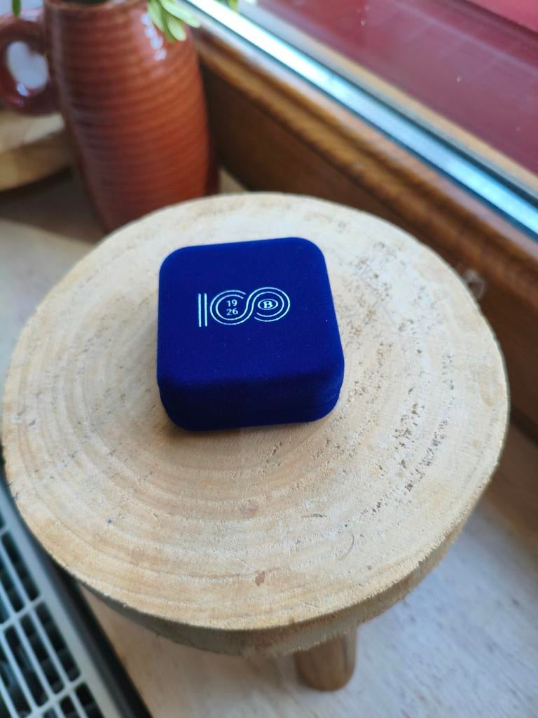 Speciale editie van de NMBS-pin voor het 100-jarig bestaan v, Verzamelen, Ophalen of Verzenden, Nieuw, Transport, Speldje of Pin