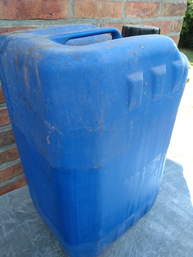 bidon plastique avec bouchon, Enlèvement, Comme neuf