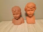Set van 2 terracotta beeldjes van Koos van der Kaaij, Antiek en Kunst, Ophalen