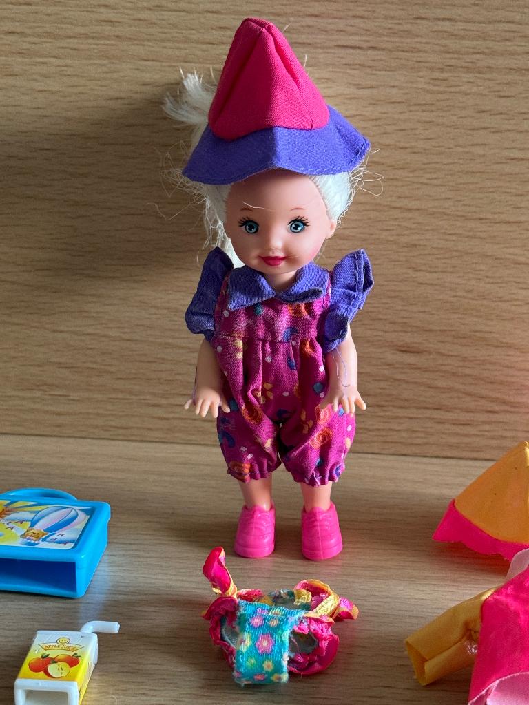 Barbie 1996 Little Sister + accessoires ( vintage ), Kinderen en Baby's, Speelgoed | Poppen, Ophalen of Verzenden, Gebruikt, Barbie