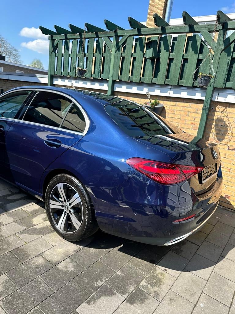 Mercedes c klasse  2023 15.152km MOETWEG, Auto's, Automaat, 4 deurs, Achterwielaandrijving, Blauw