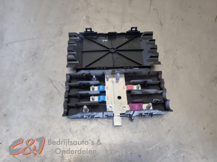 Boîte à fusibles d'un Volkswagen Crafter, Volkswagen, -, 3 mois de garantie, Utilisé