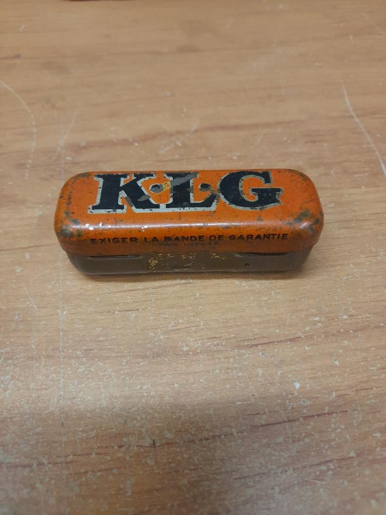 ancienne boite vide bougie klg, Collections, Envoi, Utilisé, Autre, Autres marques