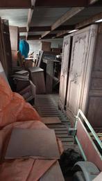 Tout un dépôt de meubles, Enlèvement