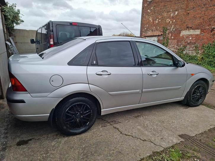 Ford Focus Ghia 1.6 essence, 90 dkm, Autos, Ford, Particulier, Focus, Essence, Berline, Boîte manuelle, Enlèvement