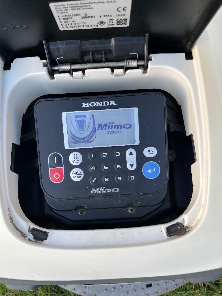 Robotmaaier Honda Miimo HRM3000, Tuin en Terras, Robotmaaiers, Ophalen, Zo goed als nieuw, Meer dan 25 cm, Bestuurbaar via app