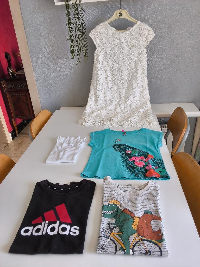 Robe blanche chic et t-shirts enfants T. 8 -10 ans, Enlèvement ou Envoi, Comme neuf, Fille, Robe ou Jupe