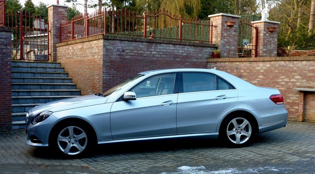 Mercedes E-220 blauw Tec, Auto's, 4 deurs, Euro 6, Blauw, Leder