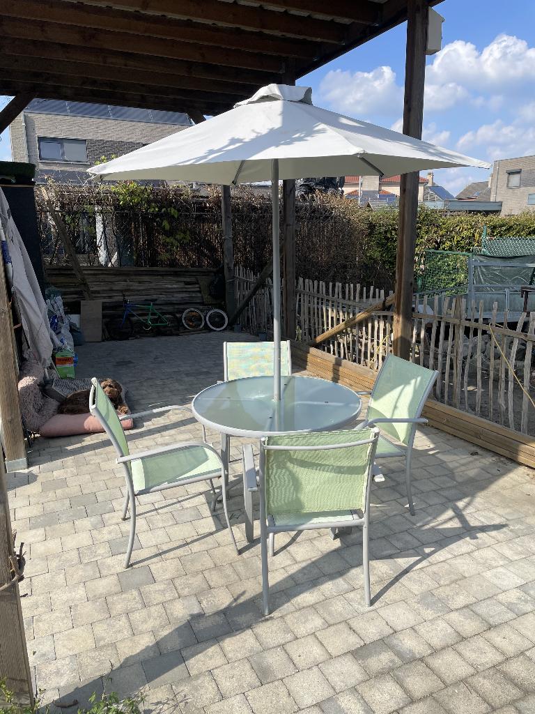 Table de jardin ronde avec chaises et parasol, Enlèvement, Utilisé, Rond