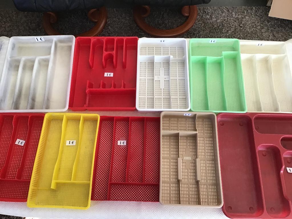 10 plateaux à couverts à 1 euro chacun, Maison & Meubles, Enlèvement ou Envoi, Utilisé