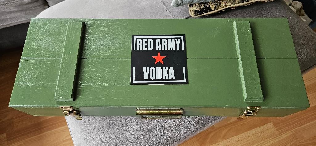 Coffret cadeau Red Army Vodka AK-47, Neuf, Autres régions, Enlèvement ou Envoi, Pleine