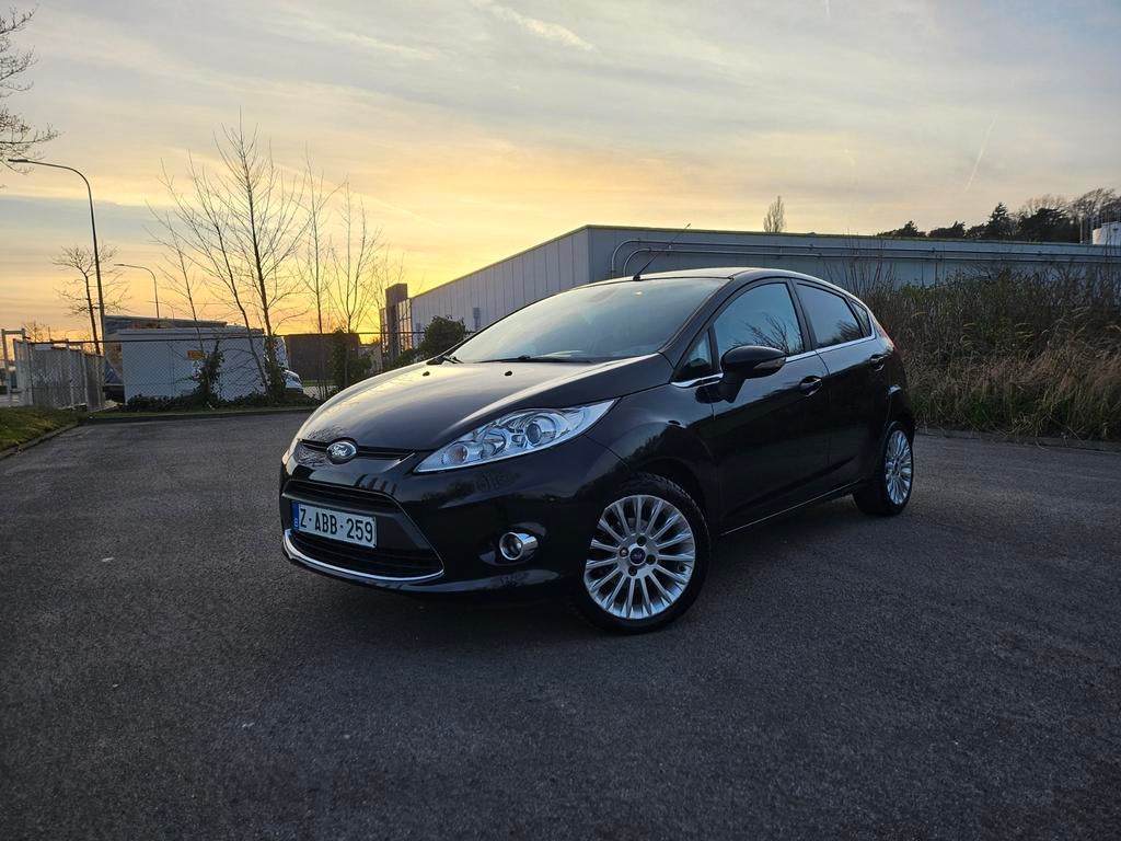 Ford fiesta 1.4 essence  automatique, Euro 5, Achat, Capteur de stationnement, Entretenue par le concessionnaire