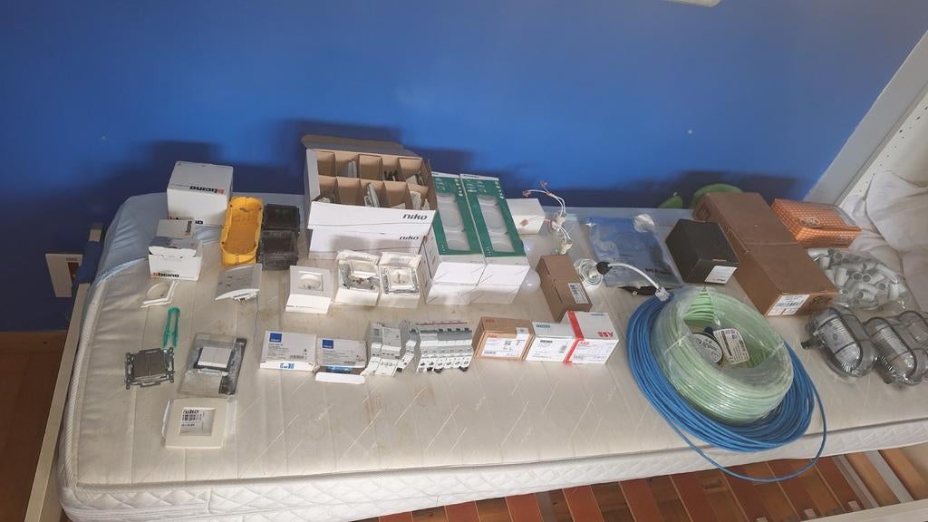 Groot lot elektriciteitsmateriaal (Niko, ABB, Nexans) + Zapp, Doe-het-zelf en Bouw, Elektriciteit en Kabels, Ophalen, Zo goed als nieuw