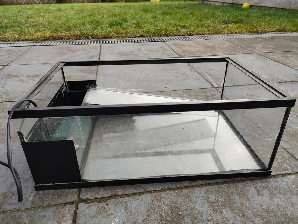 2 aquariums voor schildpadden, Ophalen, Gebruikt