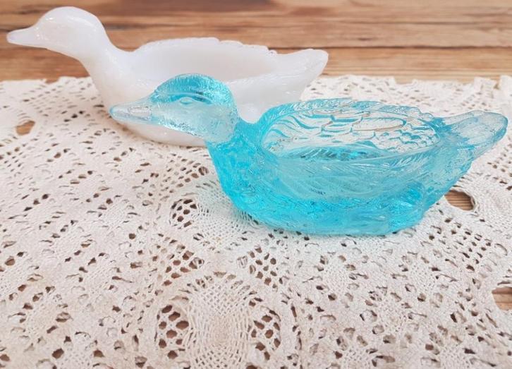 SALE Oud lichtblauw glazen eendje, Antiek en Kunst, Antiek | Glaswerk en Kristal, Ophalen of Verzenden
