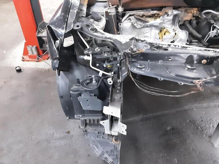 BINNENSPATSCHERM RECHTS VOOR Dacia, Auto-onderdelen, Carrosserie, Spatbord, Dacia, Voor, Rechts, Gebruikt