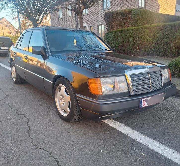 Mercedes-Benz W124 300D *AUTOMATIQUE *, Autos, Oldtimers & Ancêtres, Particulier, ABS, Alarme, Bluetooth, Verrouillage central