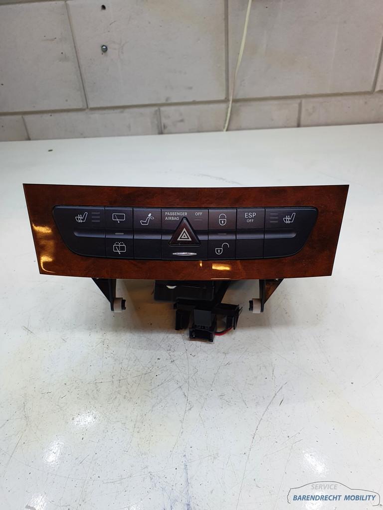 Mercedes E Klasse S211 CD wisselaar bedieningspaneel hout in, Gebruikt, Mercedes-Benz AG, Mercedes-Benz, Mercedesstrasse 120
70372  Stuttgart, DE