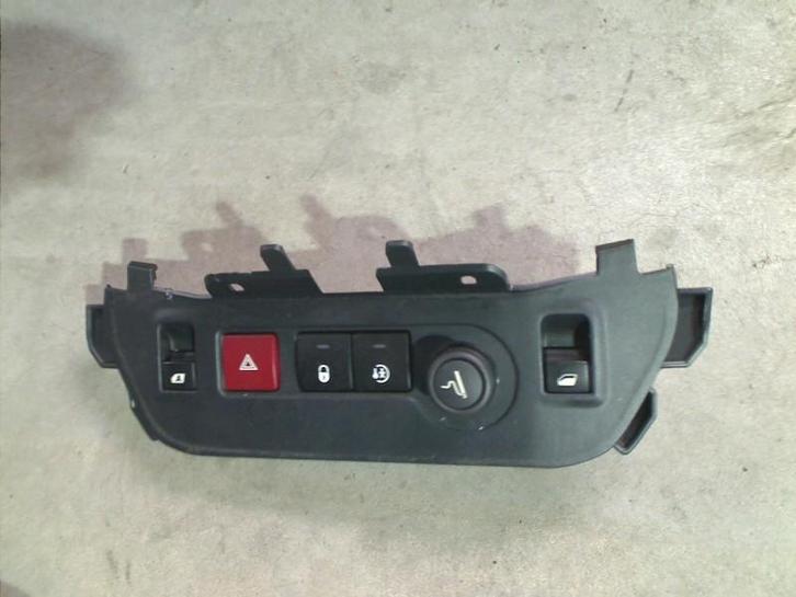 PANNEAU DE COMMANDE VITRES ELECTRIQUES Peugeot (9673821977), Autos : Pièces & Accessoires, Tableau de bord & Interrupteurs, Peugeot