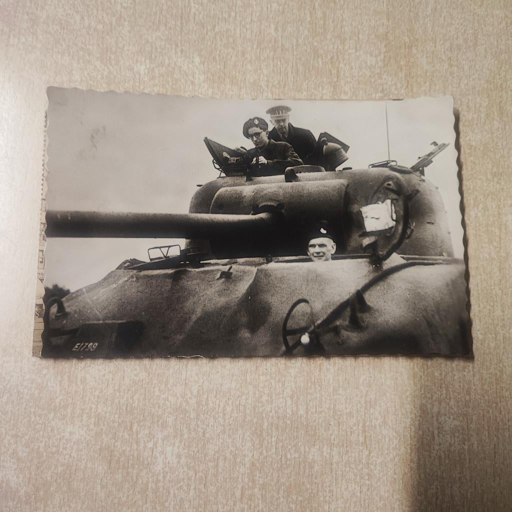 L'armée belge K Baudouin à bord d'un Sherman., Enlèvement ou Envoi