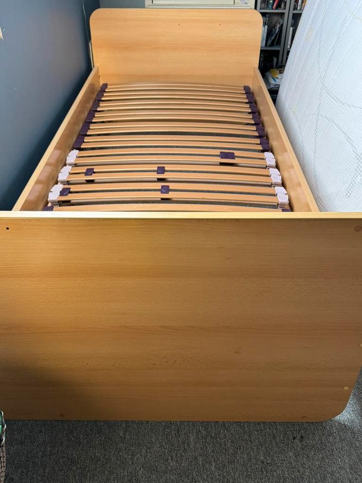 Te koop: persoonsbed met lattenbodem en matras, Huis en Inrichting, Slaapkamer | Bedden, Gebruikt, Eenpersoons, 90 cm, 200 cm