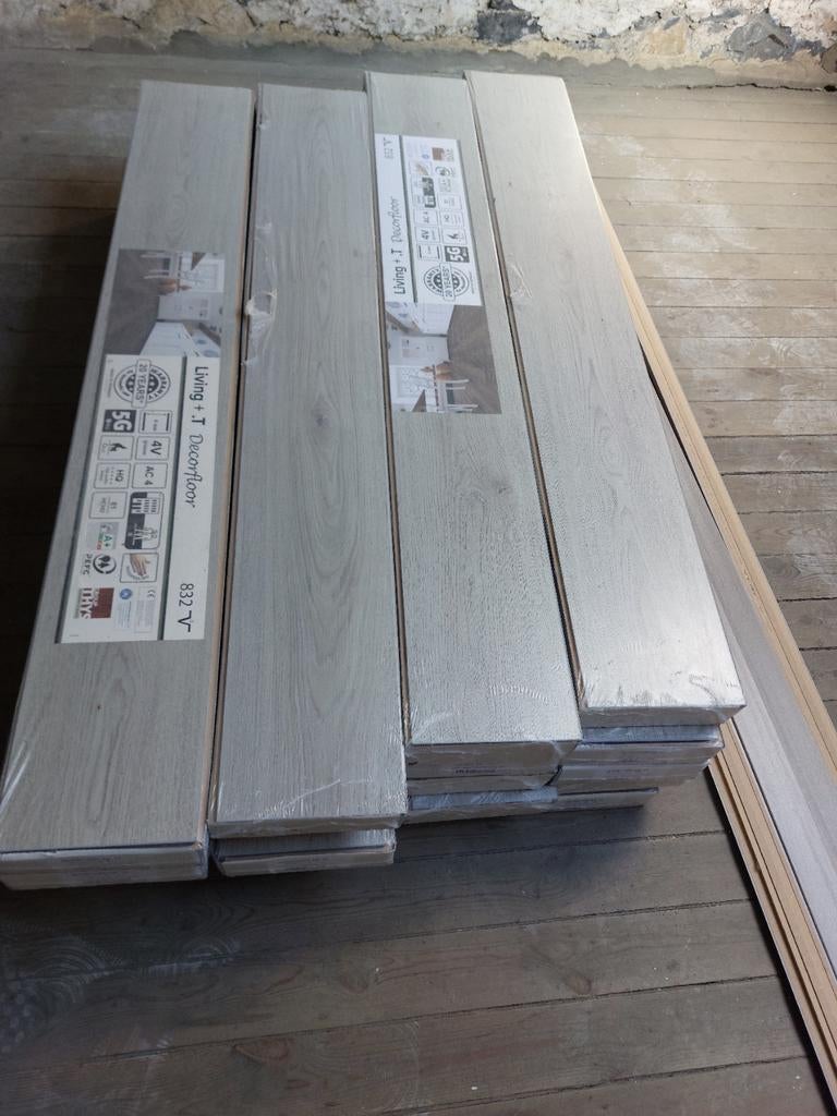 Parquets stratifié gris 8mm, Bricolage & Construction, Planches & Dalles, Parquet, Enlèvement