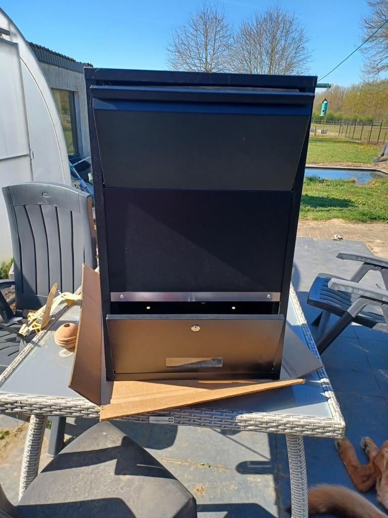 Boîte à colis, Enlèvement