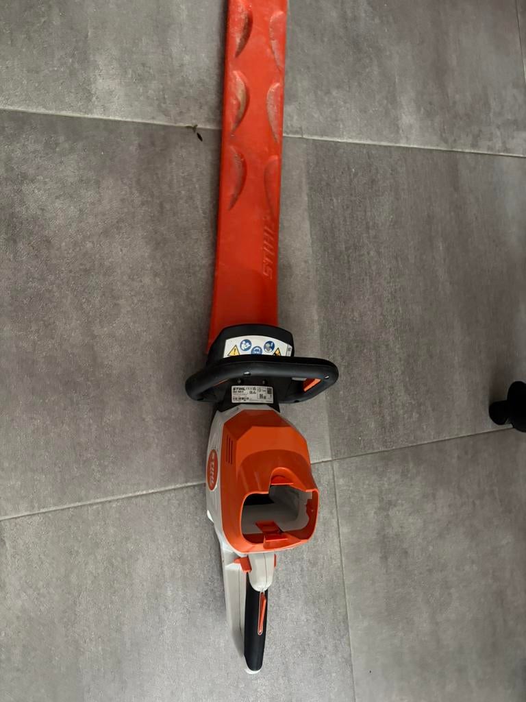 Stihl HSA 100 heggenschaar accu, Jardin & Terrasse, Taille-haies, Enlèvement, Comme neuf, Batterie