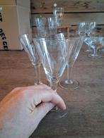 3 kleine wijnglazen met geslepen bloemmotief, Enlèvement ou Envoi