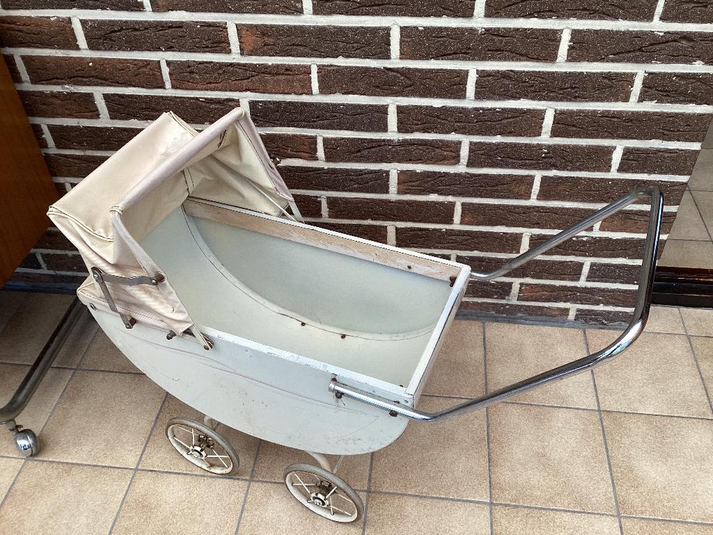 Oude poppenkoets Souplex, Ophalen