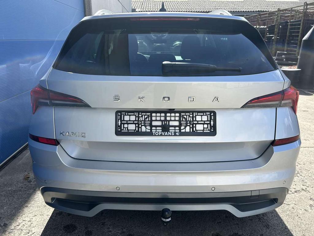 Skoda Kamiq 1.0 TSI Ambition DSG - Carplay - Camera - Trekh, Auto's, Zwart, 0 kg, Bedrijf, 5 zetels
