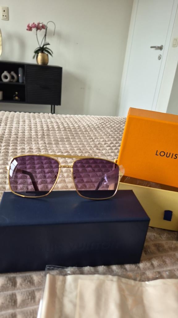 Nieuwe zonnebril GOUD, Ophalen of Verzenden, Nieuw, Zonnebril