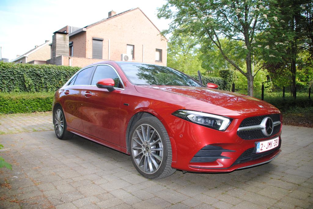 Mercedes A250e Sedan: AMG-line + lak + trekhaak, Autos, Rouge, Classe A, Achat, 1350 cm³
