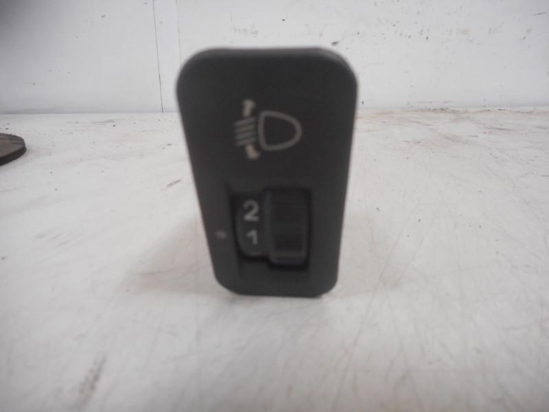 COMMUTATEUR CONTROLE DE SUSPENSION 206 CC (2D) (19256993), Utilisé, Peugeot