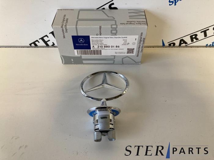 Ster van een Mercedes C-Klasse, Auto-onderdelen, Carrosserie, Mercedes-Benz, Nieuw, 12 maanden garantie, Ophalen of Verzenden