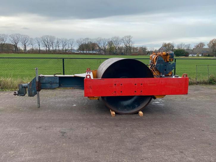 Rouleau compacteur Trailed Roller CASE W651 Vibromax 6700 kg, Articles professionnels, Agriculture | Outils, Labour, Enlèvement