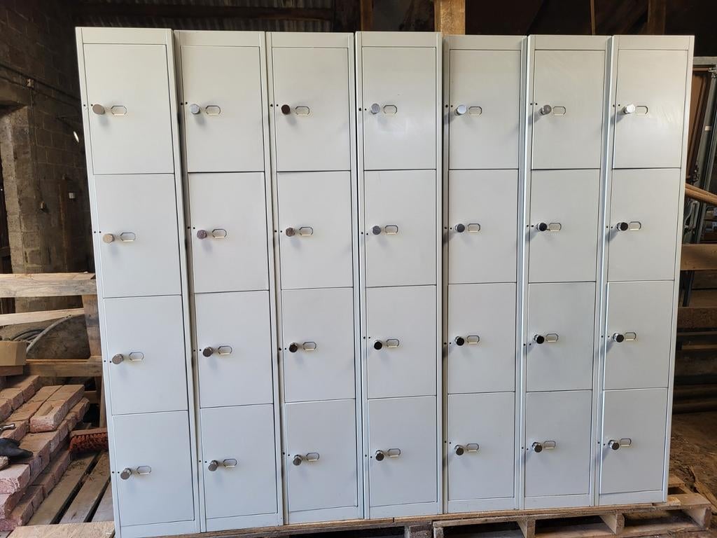 Lot de casiers en fer, vente en gros ou à la pièce, Enlèvement