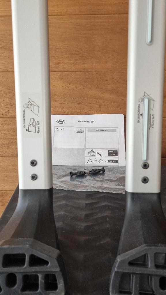 Barres de toit Alu pour Hyundai i30, Autos : Divers, Porte-bagages, Comme neuf, Enlèvement